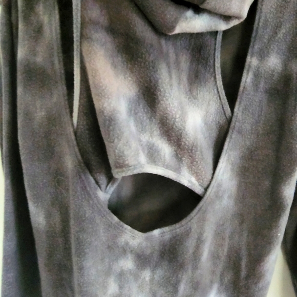 Blu Pepper Open Back Tye-Dye Long Sleeve Women's Hooded Sweatshirt Size - Picture 6 of 8